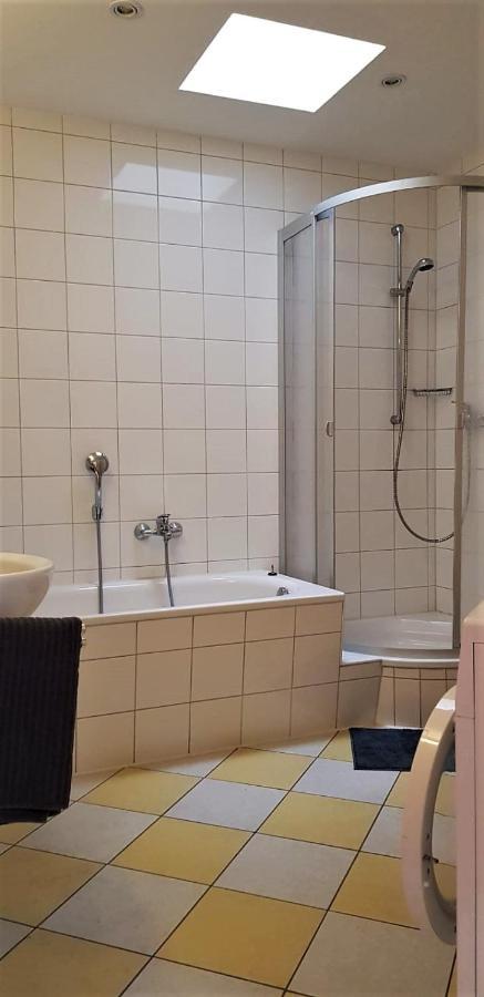 Gaestewohnung 4-Raum Wohnung Fuer 2-8 Personen 茨维考 外观 照片