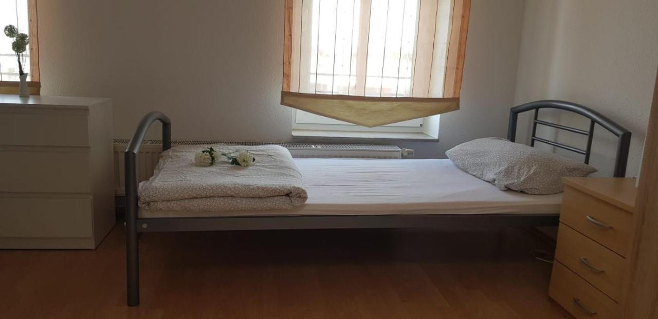 Gaestewohnung 4-Raum Wohnung Fuer 2-8 Personen 茨维考 外观 照片